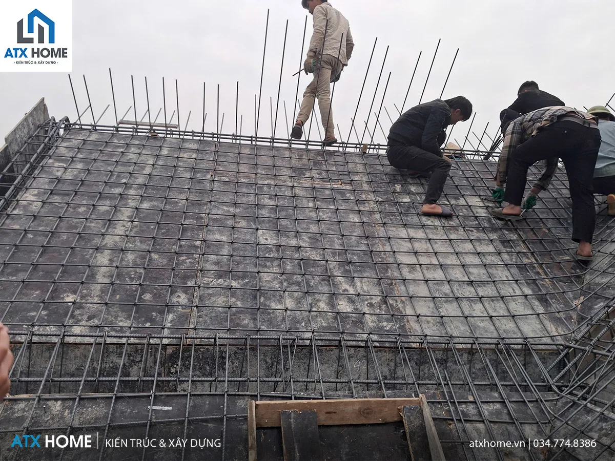 giám sát công tác đan cốt thép, ghép ván khuôn mái thái