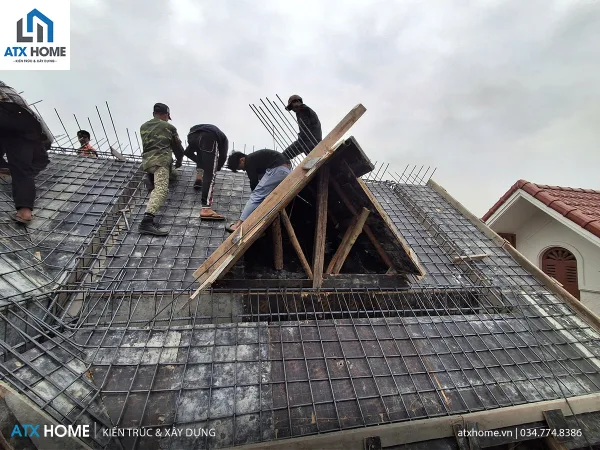 giám sát công tác đan cốt thép, ghép ván khuôn mái thái