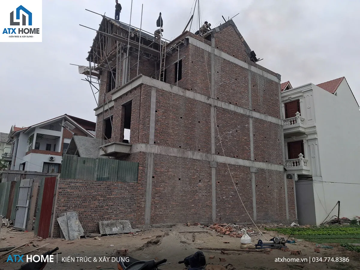 giám sát công tác đan cốt thép, ghép ván khuôn mái thái